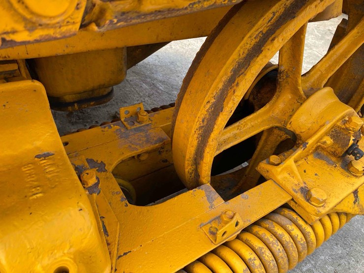 caterpillar-22-ag-crawler-image-22