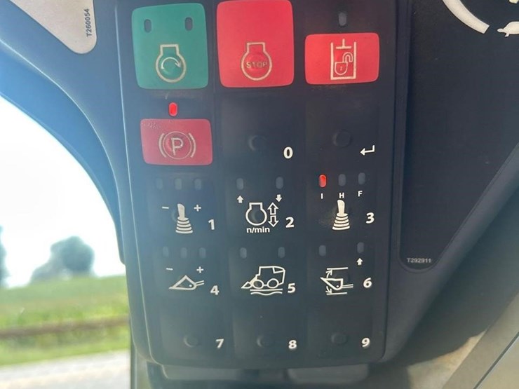 deere-320g-image-18