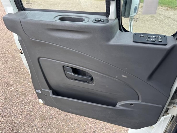 2012-international-durastar-4300-image-14