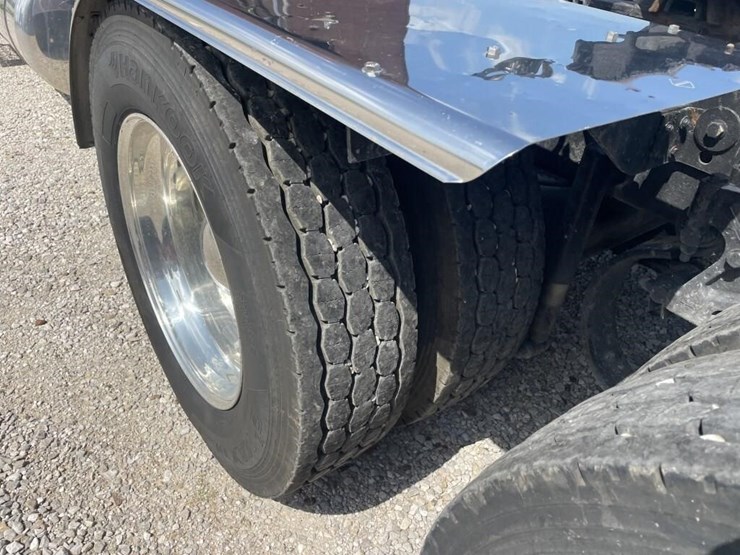 2007-peterbilt-388-image-30