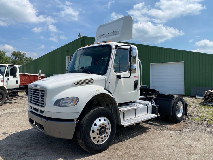 2014-freightliner-m2-image-1