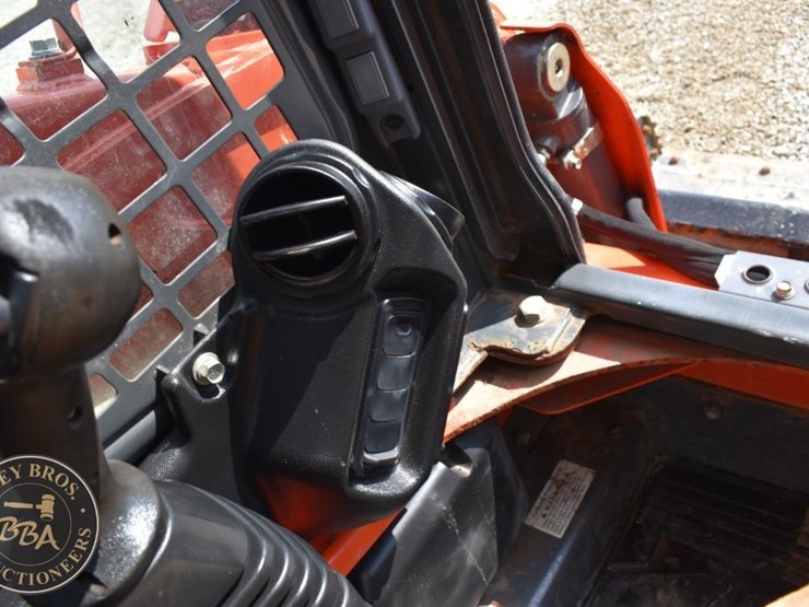 2020-kubota-ssv65-image-44
