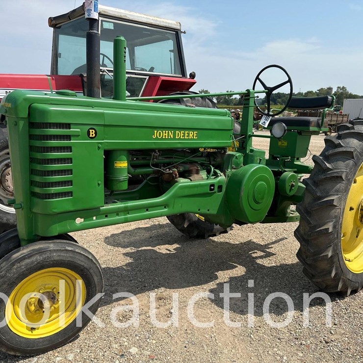 JOHN DEERE B