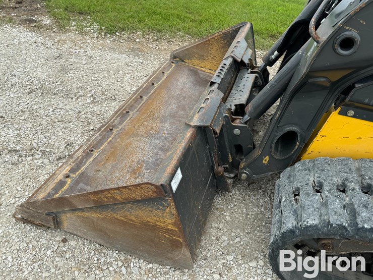 2017-new-holland-c238-image-13