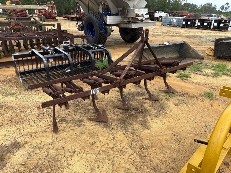 148---9-shank-spring-loaded-chisel-plow-image-1