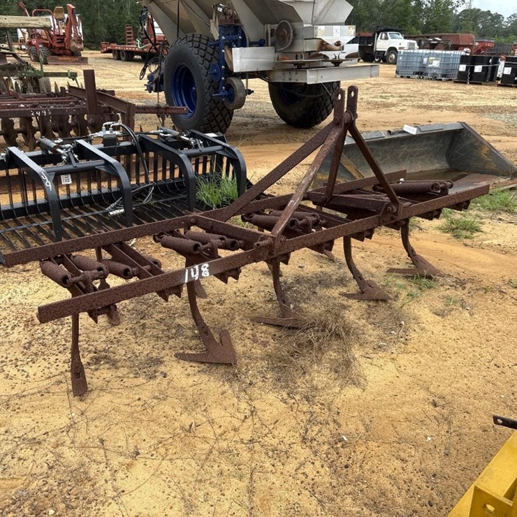 148 - 9 SHANK SPRING LOADED CHISEL PLOW