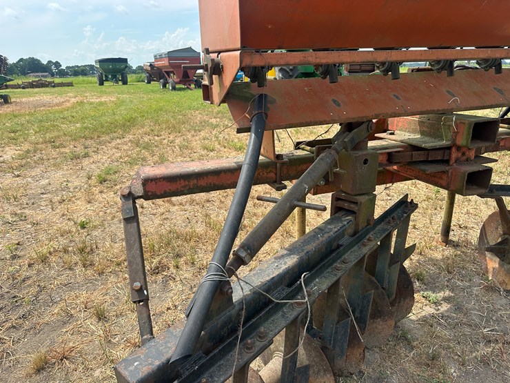 #26624-•-best-mfg-ls9600-seeder-w/-levee-plow-image-6