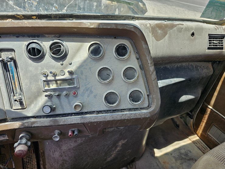 1995-ford-la9000-image-64