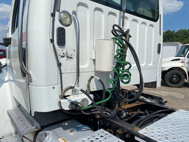 2014-freightliner-m2-image-30