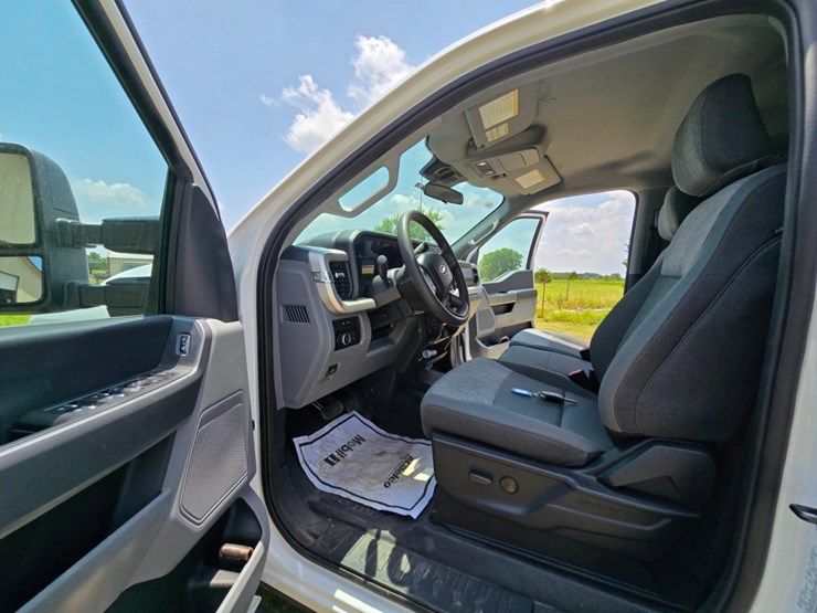 2024-ford-f350-image-32