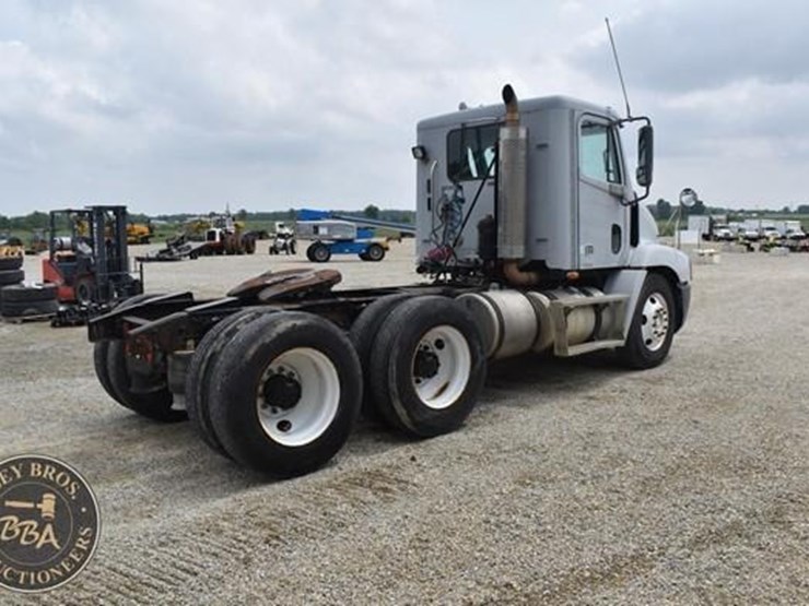 2002-freightliner-century-112-image-6