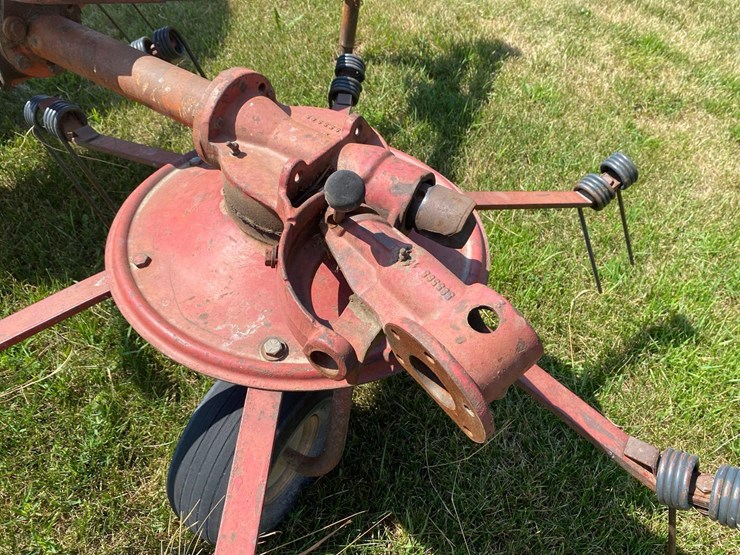 new-holland-163--2-basket-tedder-image-9