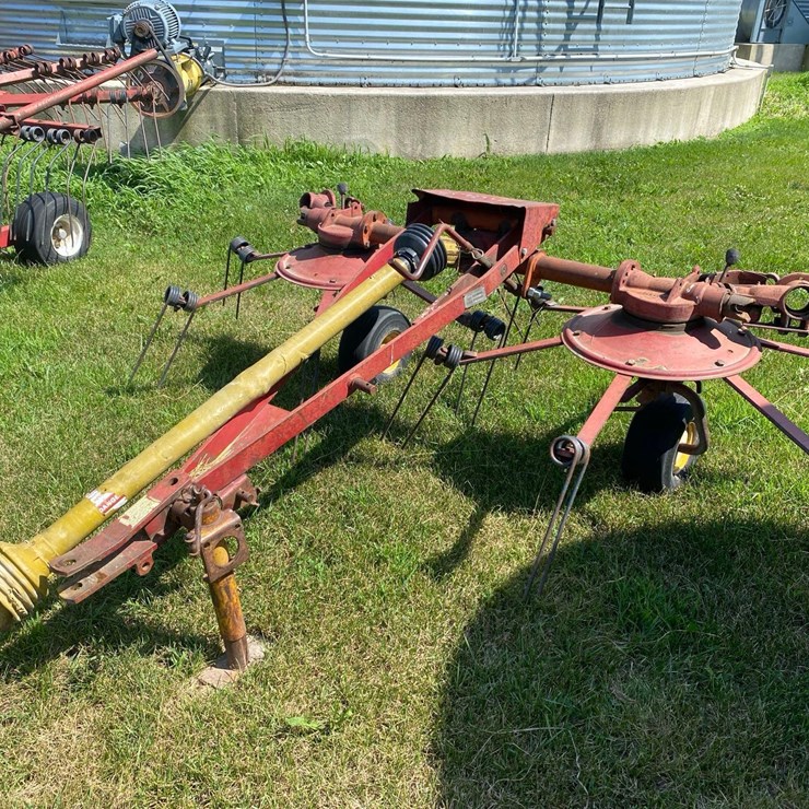 New Holland 163  2 Basket Tedder