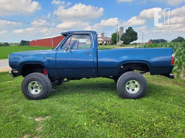 1977-dodge-power-wagon-image-10