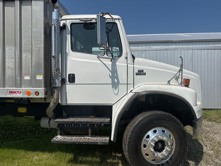 2003-freightliner-fl80-image-20