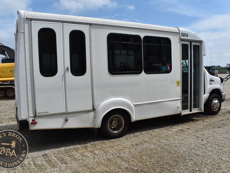 2014-ford-e350-image-16
