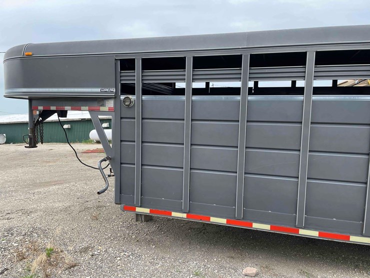 2000-24'-corn-pro-livestock-trailer-image-6