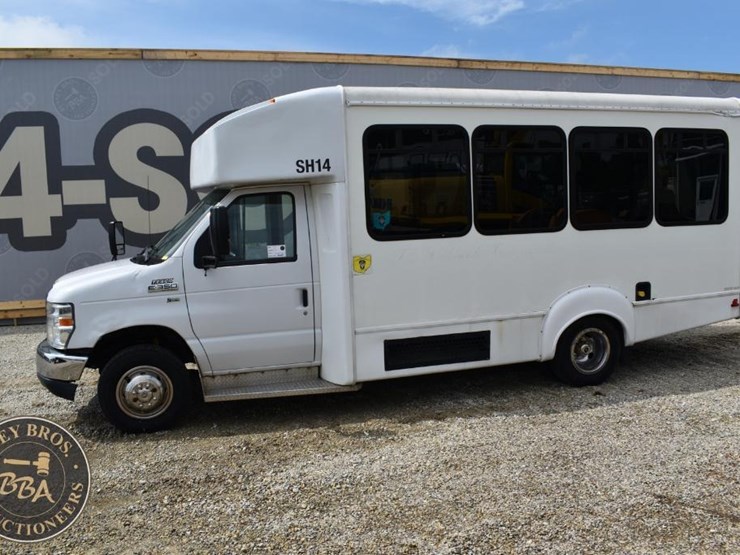 2014-ford-e350-image-4