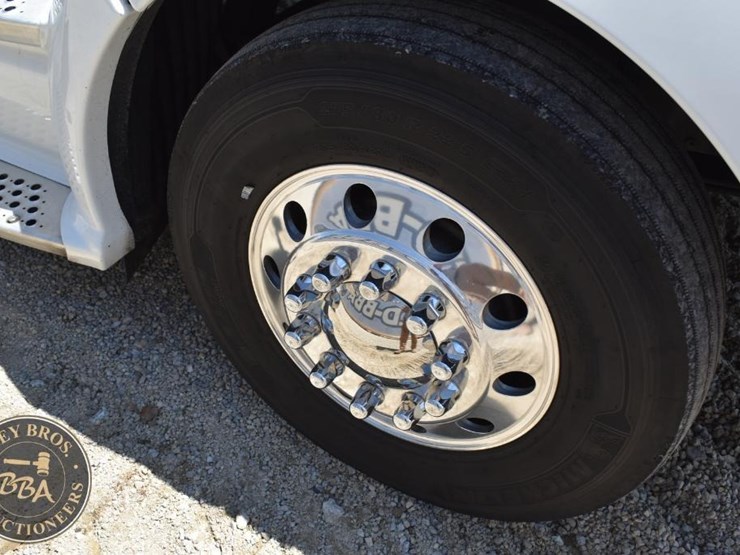 2011-kenworth-t660-image-26