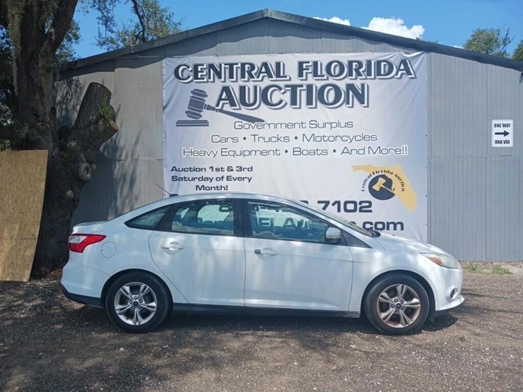 2013-ford-focus-runs/moves-se-image-1