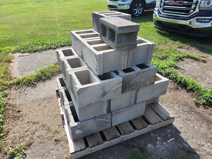 (60)-concrete-blocks,-16”x7-½”-image-2