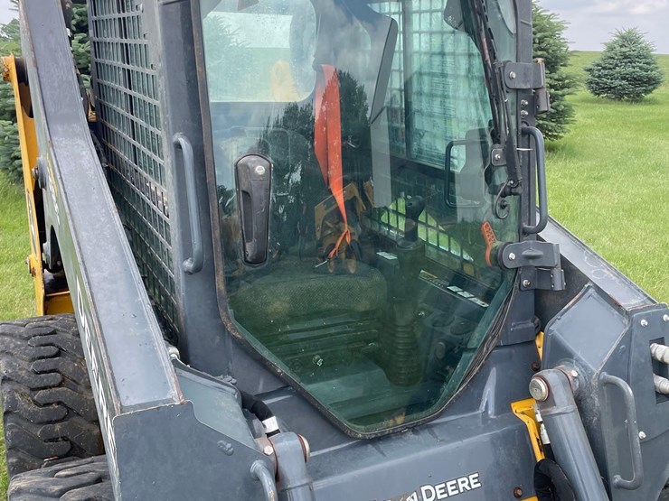 2019-deere-318g-image-12