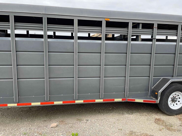 2000-24'-corn-pro-livestock-trailer-image-7