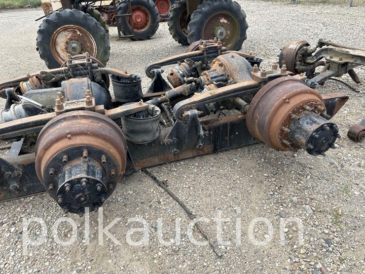 11254---rear-chassis-w/-front-axle-from-a-(2005)-freightliner-semi-image-3