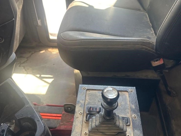 2021-mack-granite-64fr-image-24