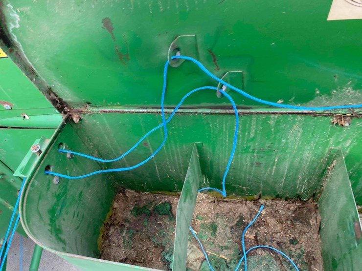 john-deere-336-baler-image-21