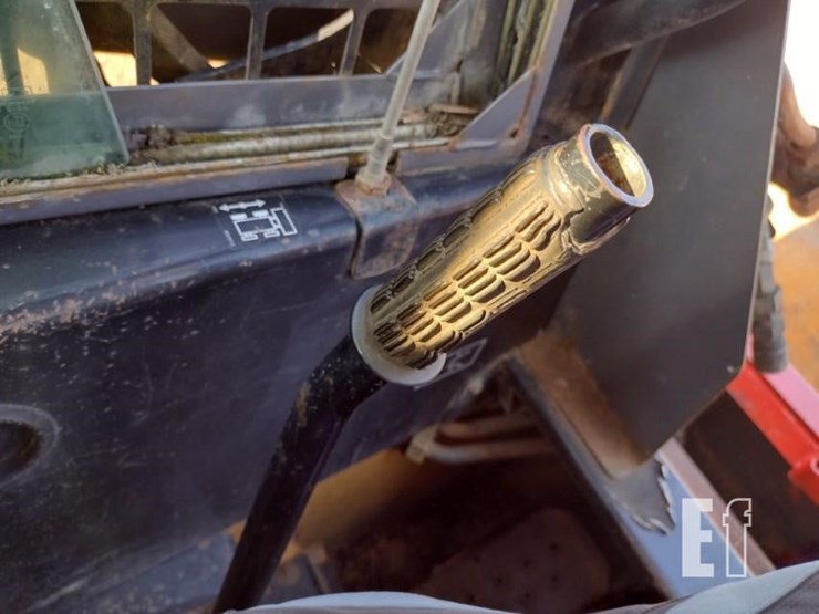 new-holland-lx885-image-9