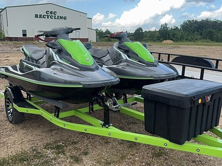 yamaha-wave-runners-ex-deluxe-one-not-running--will-need-engine-work-image-7