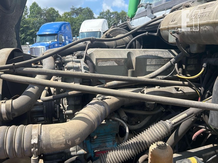 2001-freightliner-century-120-image-26
