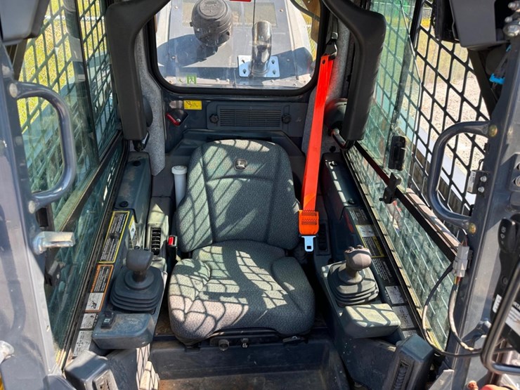 2021-deere-333g-image-7