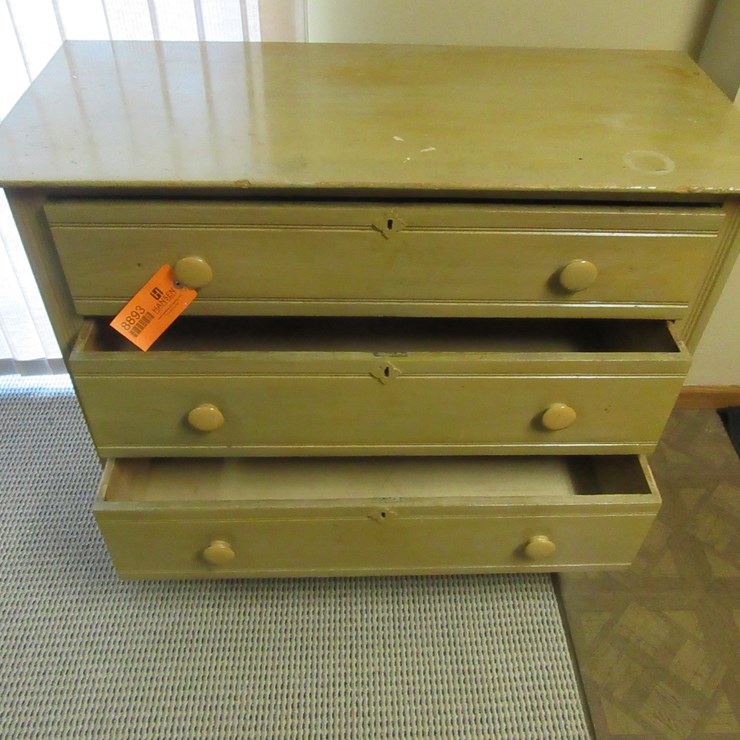#8893 • Chest of Drawers