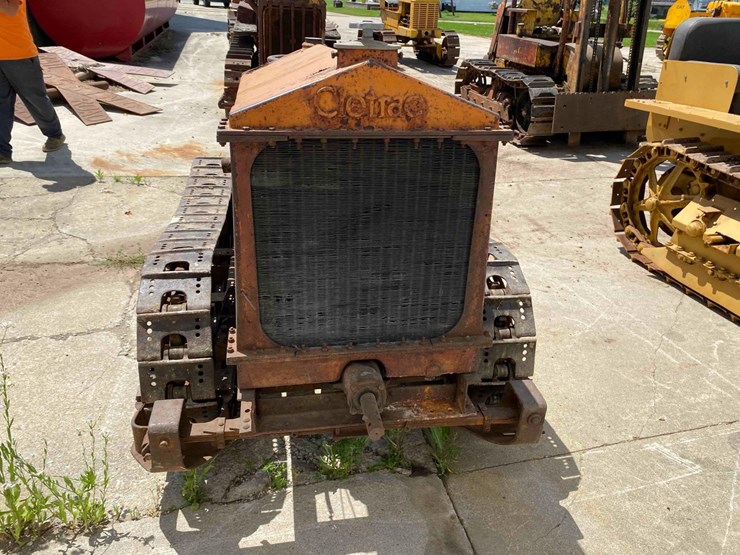 cletrac-crawler-tractor-image-2