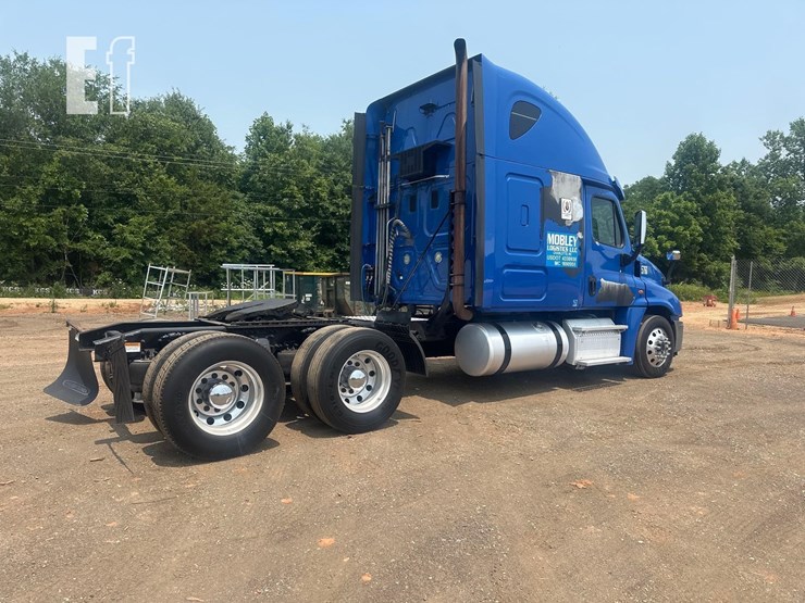 2015-freightliner-cascadia-125-image-4