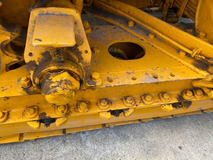caterpillar-22-ag-crawler-image-21
