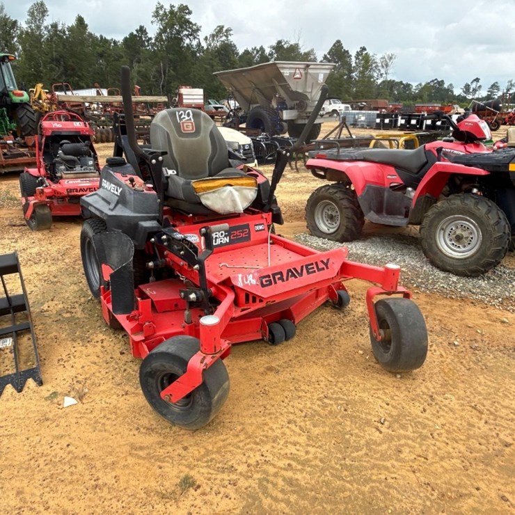 139 - GRAVELY PRO TURN 252 ZERO TURN MOWER