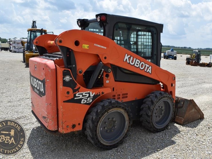 2017-kubota-ssv65-image-16
