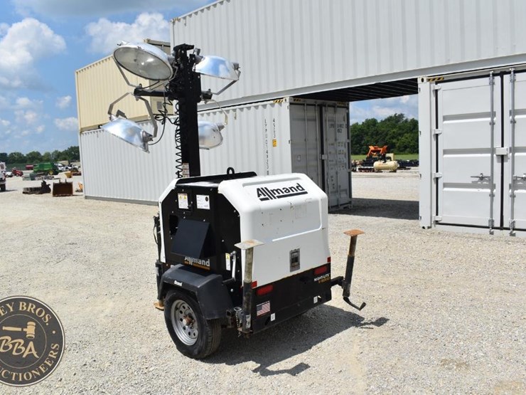 2019-allmand-bros-night-lite-v-series-image-5