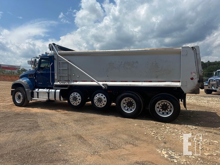 2021-mack-granite-64fr-image-8