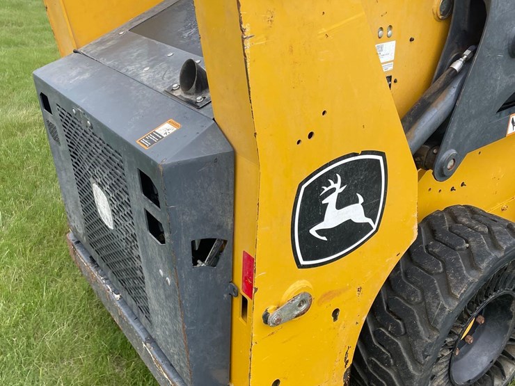 2019-deere-318g-image-22