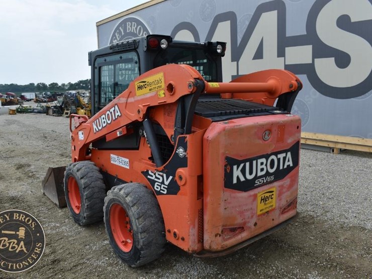 2017-kubota-ssv65-image-12