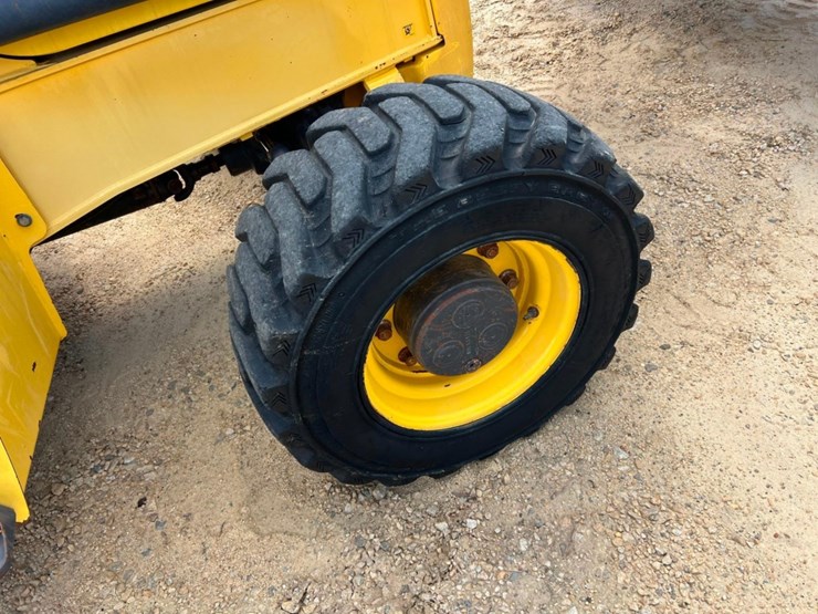 2011-new-holland-b95b-image-54