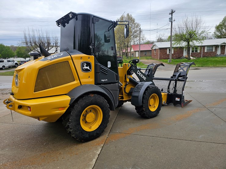 #17574-•-2024-deere-324-wheel-loader-image-10