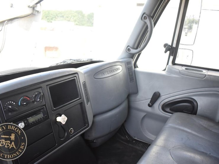 2006-international-durastar-4300-image-53