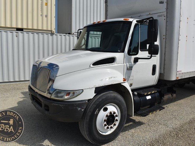 2006-international-durastar-4300-image-19