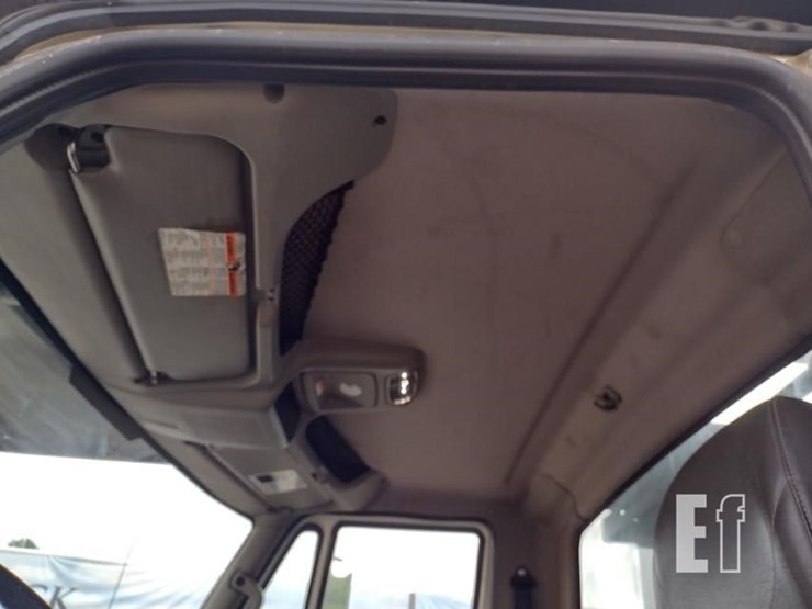 2017-international-durastar-4300-image-16
