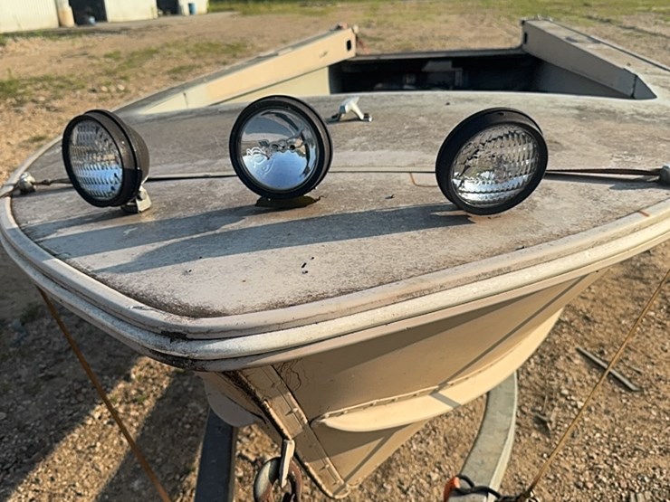 15-foot-boat-with-galvanized-trailer-image-3
